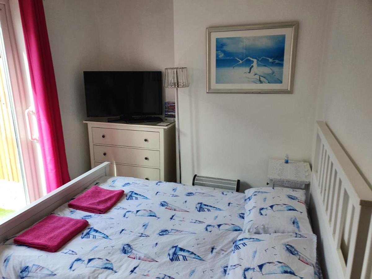 Barbie House ,Opposite The Beach & Paignton Pier , 2 Bedroom Apartment With Private Car Space & Garden , Free Access Next Door To The Stunning Ballet & Make Up School & A Beautiful Ladys Beauty Salon (Adults Only) Exterior foto