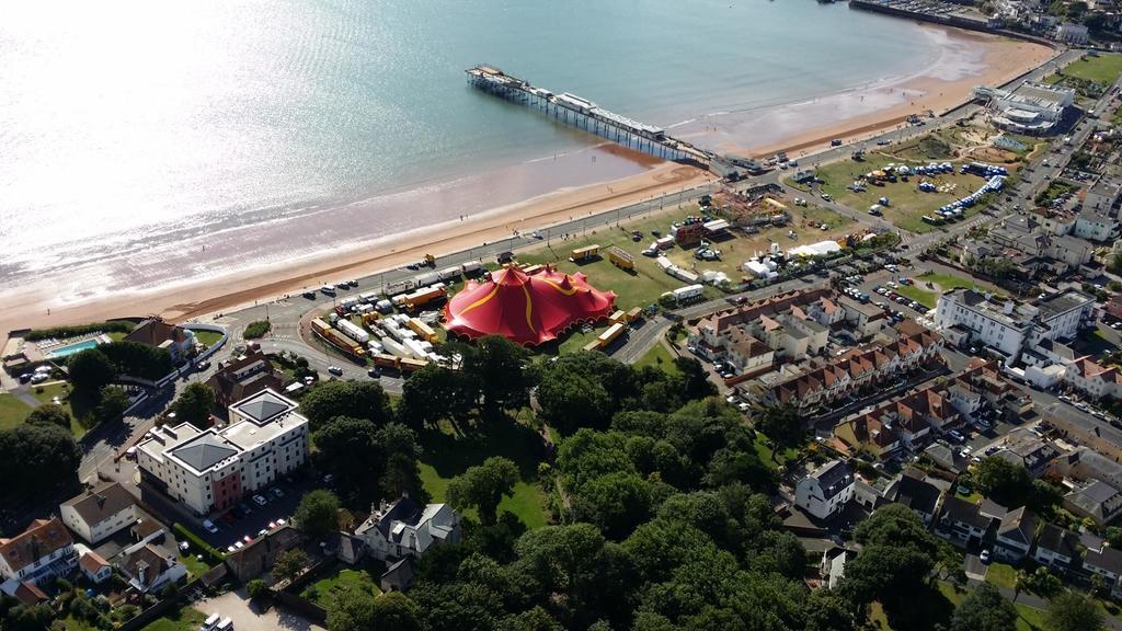 Barbie House ,Opposite The Beach & Paignton Pier , 2 Bedroom Apartment With Private Car Space & Garden , Free Access Next Door To The Stunning Ballet & Make Up School & A Beautiful Ladys Beauty Salon (Adults Only) Zimmer foto